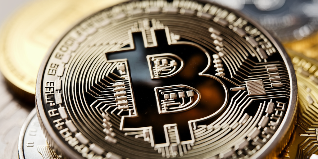 Bitcoin Regains Footing Near $98,000 as Liquidations Close in on $500M Sebastian Sinclair Decrypt