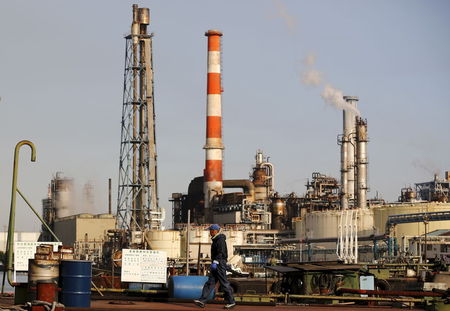 Japan’s factory output contracts less than expected in Nov Investing.com Economic Indicators News