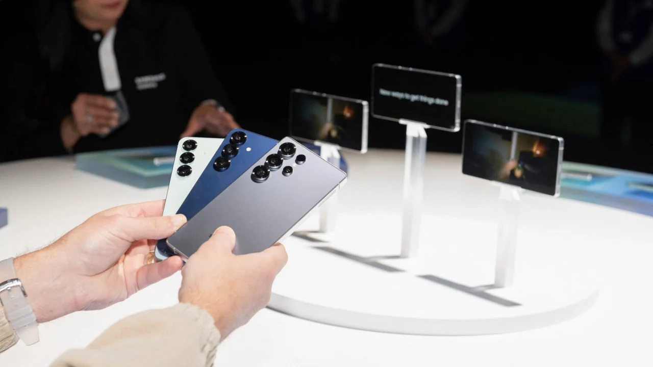 Samsung unveils AI-powered Galaxy S25 smartphones running only Qualcomm chips Reuters Business – South China Morning Post