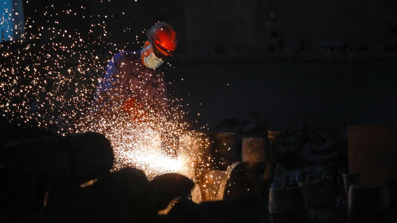 China’s factory activity contracts in January, ending 3-month expansion streak Sylvia Ma China Economy – South China Morning Post