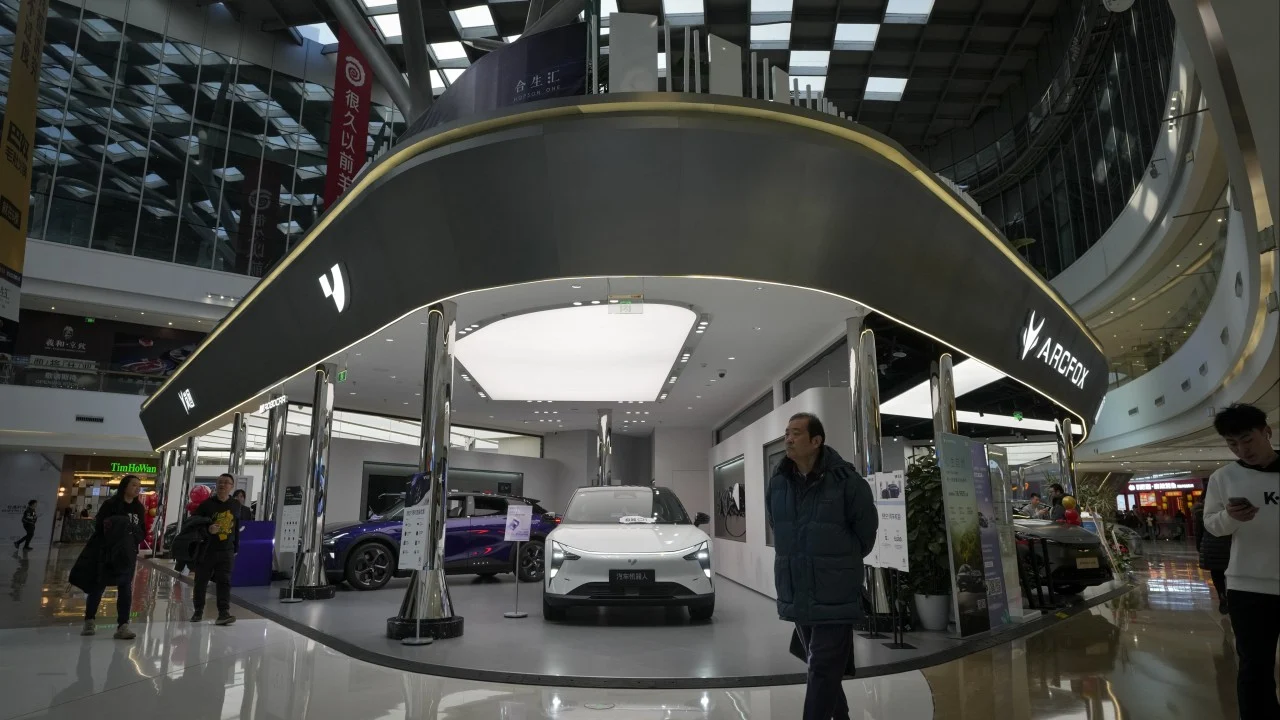 A bleak 2025 awaits China’s 30,000 car dealers as price war piles on US$24 billion losses Daniel Ren Business – South China Morning Post