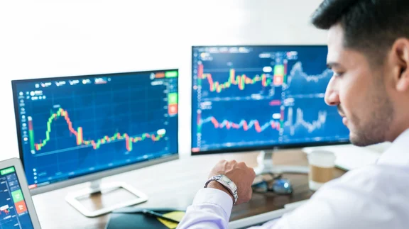 Stock Market Live: Nifty Down 0.3%, Sensex Drops 300 Points; Infosys, Wipro, Tech Mahindra In Red Shubhayan Bhattacharya NDTV Profit