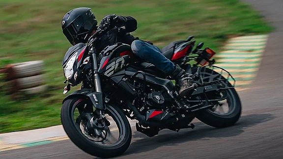 Bajaj Auto Shares Surge 5% Following Profit Growth, Target Price Upgrade By Goldman Sachs Pratiksha Thayil NDTV Profit