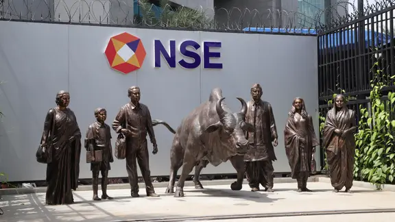 Stock Market Live: Nifty, Sensex Waver After Early Gains; ICICI Bank, Infosys Lead; Pharma Selloff Continues Sai Aravindh NDTV Profit