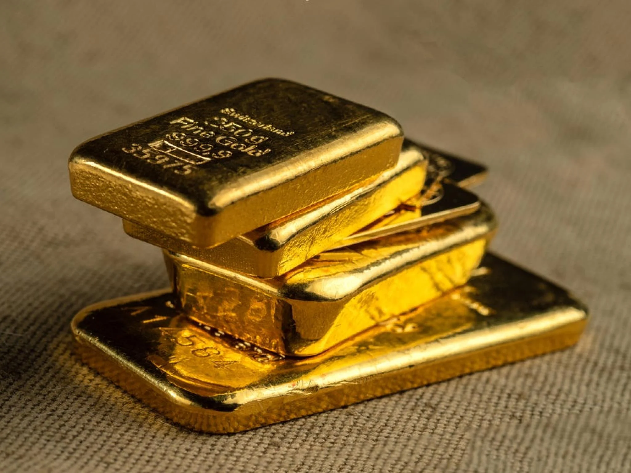 Gold Outshines Bitcoin As Trump’s Gaza Plan, US-China Tensions Fuel Rally—Peter Schiff Calls It ‘Extremely Bullish’ Kaustubh Bagalkote Markets