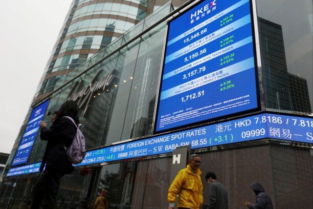 Chinese stock bulls add to record buying spree in Hong Kong as DeepSeek fuels rally Zhang Shidong,Leopold Chen Business – South China Morning Post