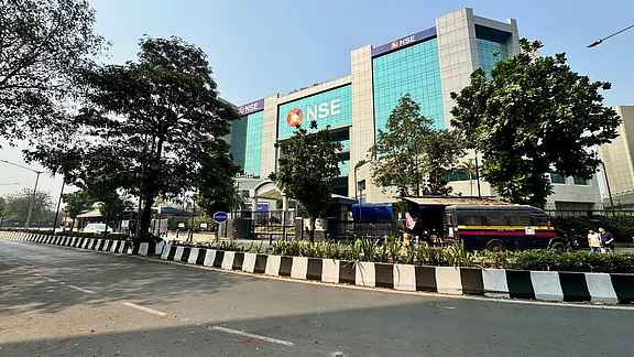 Stock Market Live: Nifty, Sensex Erase Gains; HDFC Bank, Bharti Airtel Lead Decline Pratiksha Thayil NDTV Profit