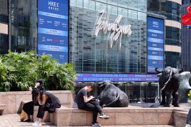 Hong Kong stocks ignore upbeat China GDP data as trade war remains in focus Yulu Ao Business – South China Morning Post