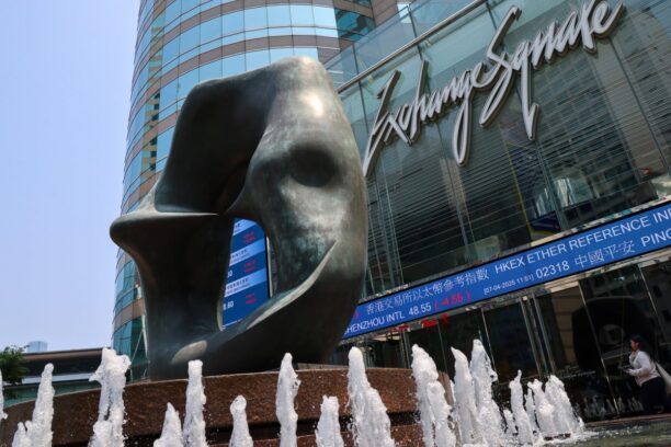 Hong Kong stocks slip as investors await Beijing briefing on economic growth Aileen Chuang Business – South China Morning Post