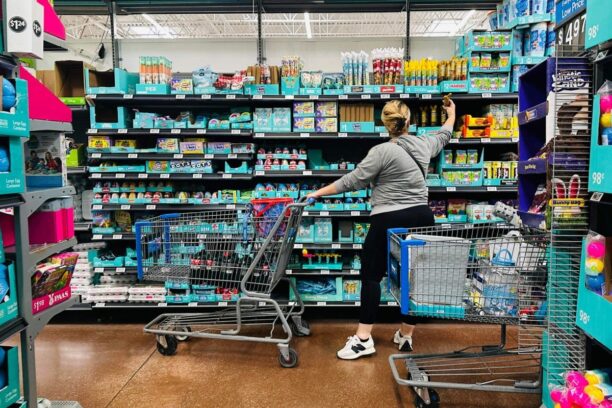 ​Walmart has told some Chinese suppliers to resume shipments: sources Frank Chen,Kandy WongSouth China Morning Post