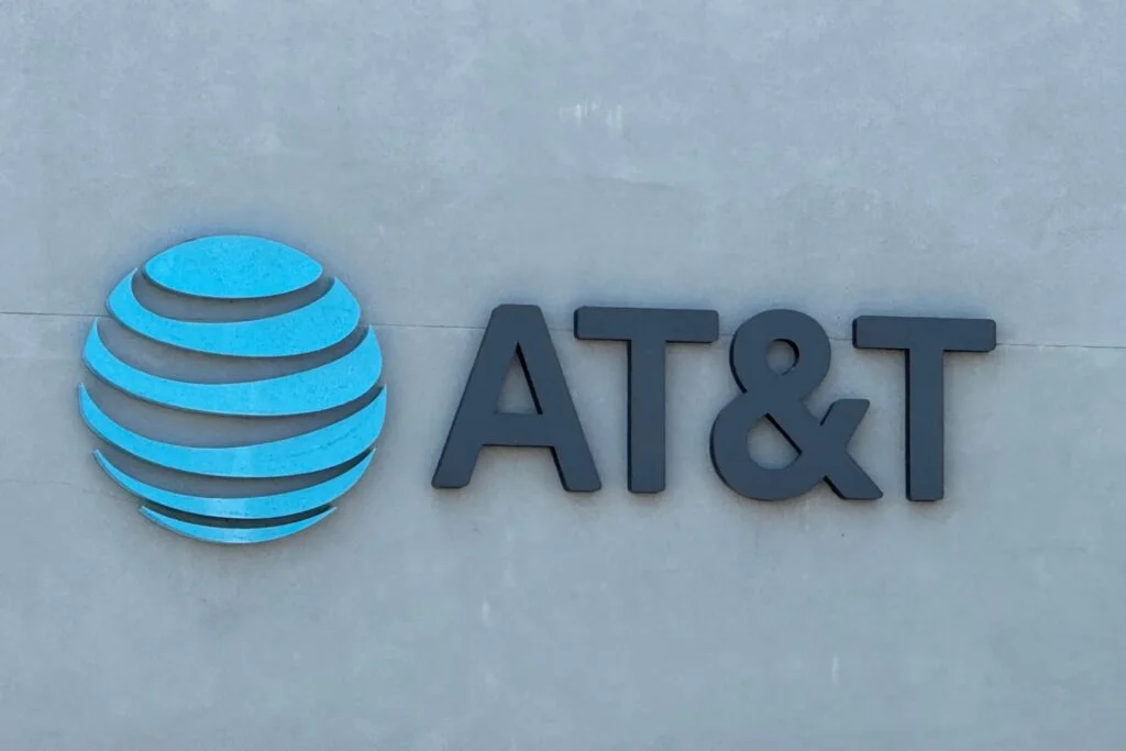 AT&T To Rally Around 9%? Here Are 10 Top Analyst Forecasts For Friday Avi Kapoor Markets
