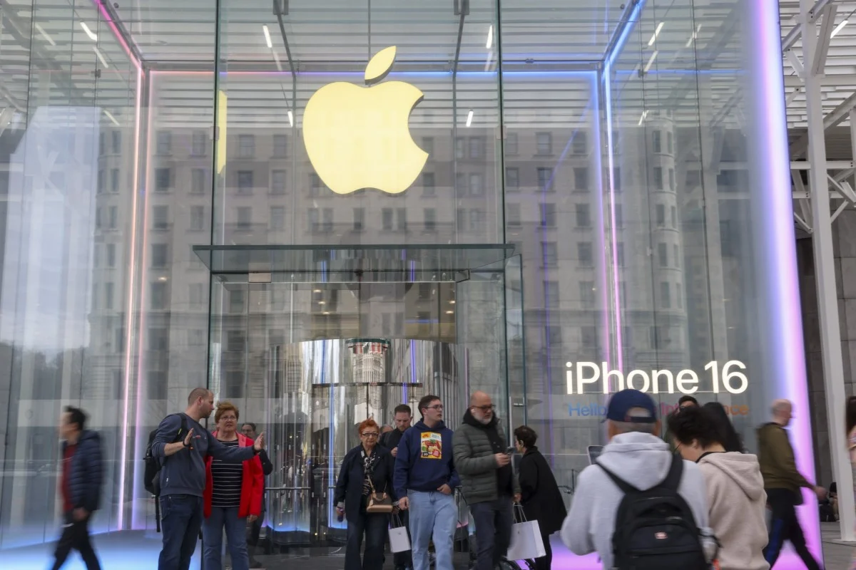 ‘Like busy holiday season’: Apple stores see rush of iPhone shoppers ahead of US tariffs Bloomberg Business – South China Morning Post