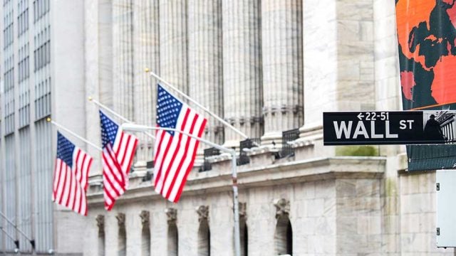 Dow Jones Falls Ahead Of Inflation Survey; Google Surges On Earnings SCOTT LEHTONEN Investor’s Business Daily