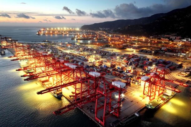 Hong Kong stocks snap 5-day gain ahead of latest China-US trade talks Zhang Shidong Business – South China Morning Post