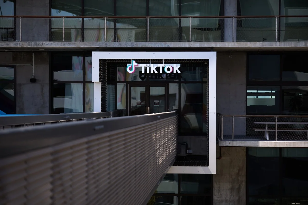 Hong Kong stocks waver as investors await rate-cut clarity Yulu Ao Business – South China Morning Post